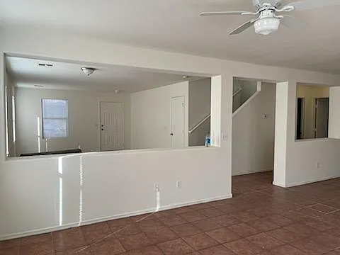 3 bed, 2.5 bath, 2317 sqft, $2,100 — Photo 3