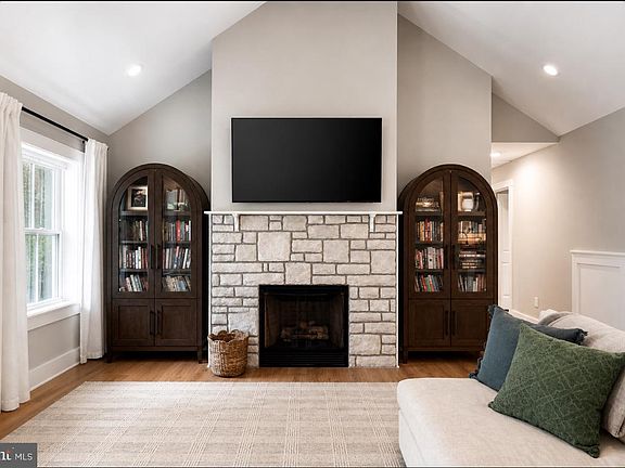 3rd image of 900 Bunny Ln