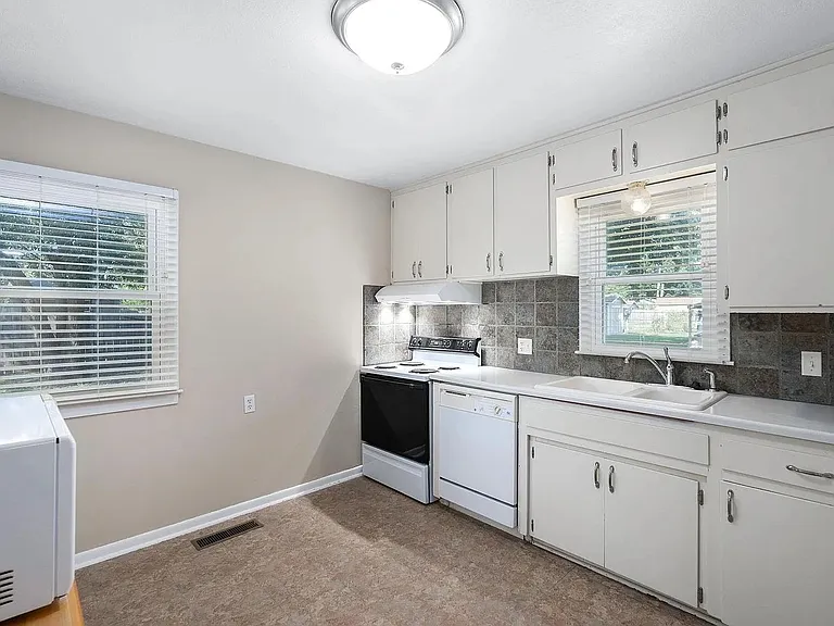 843 N Brownthrush Ln — Photo 13