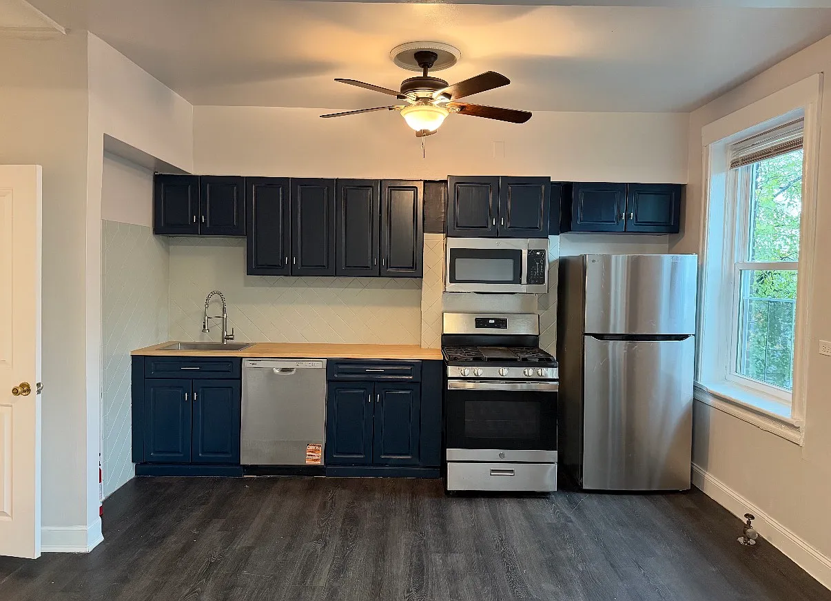 3 bed, 1200 sqft, $2,399 — Photo 1