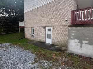 863 Ivanhoe Rd #859-D, Max Meadows, VA 24360