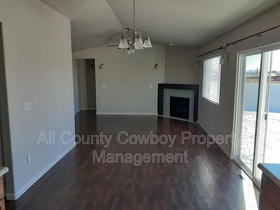 3rd image of 1912 River Creek Ct