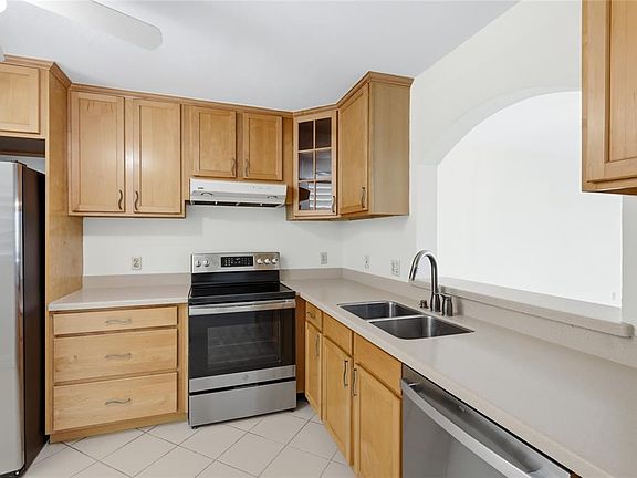 3rd image of 211 LAKEWOOD DRIVE #211