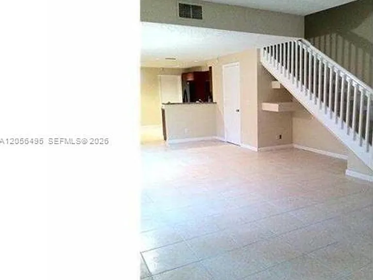 1621 Barcelona Way #Townhouse 6-32 — Photo 4