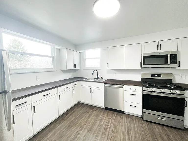 418 Parkwood Rd — Photo 3