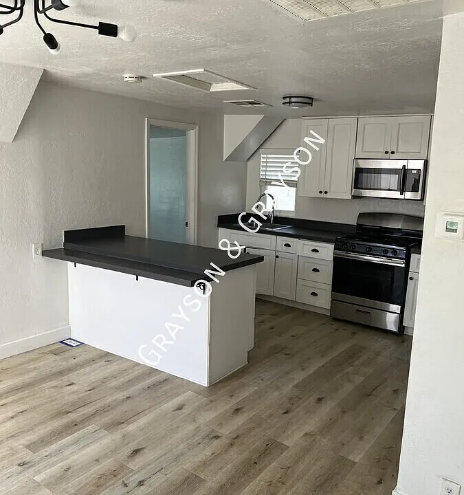 1530 E Pierce St #4