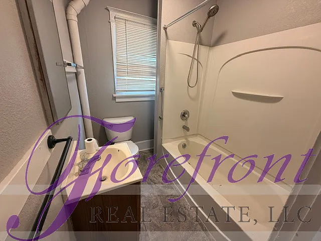 1105 S Locust St — Photo 5