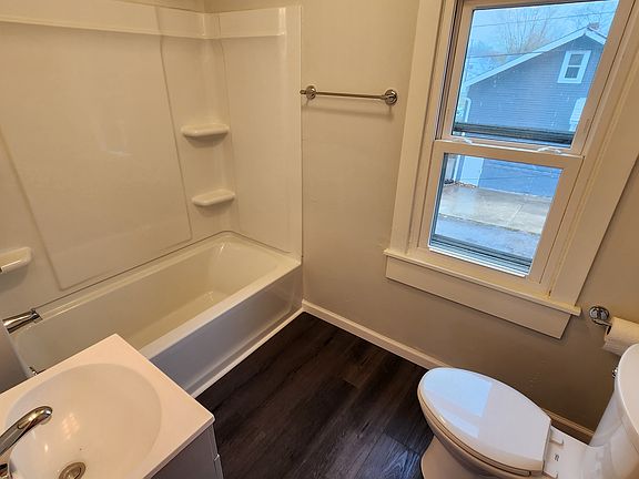4th image of 35 Woodland Dr