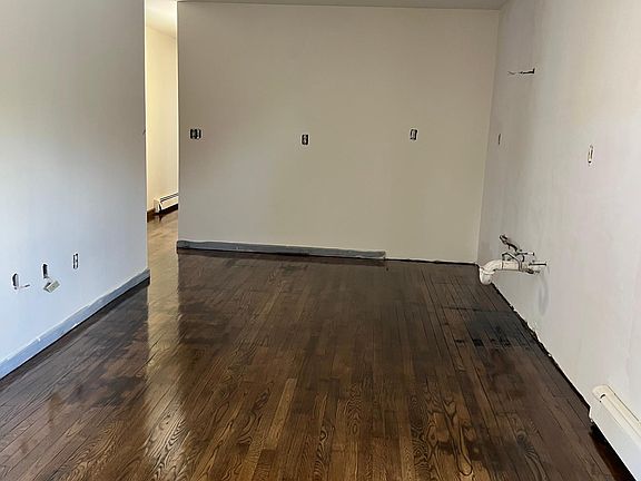3rd image of 2714 Yates Ave #1