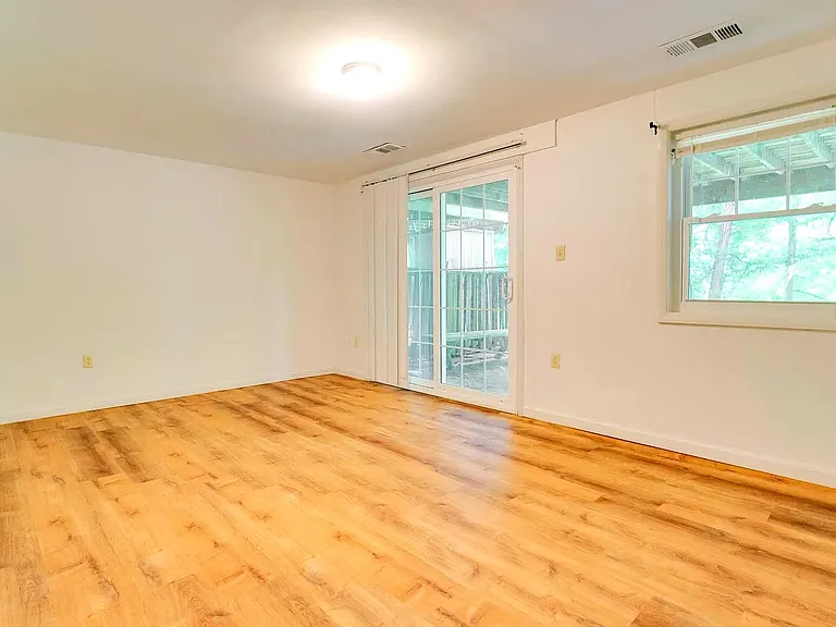 5494 Endicott Ln — Photo 5