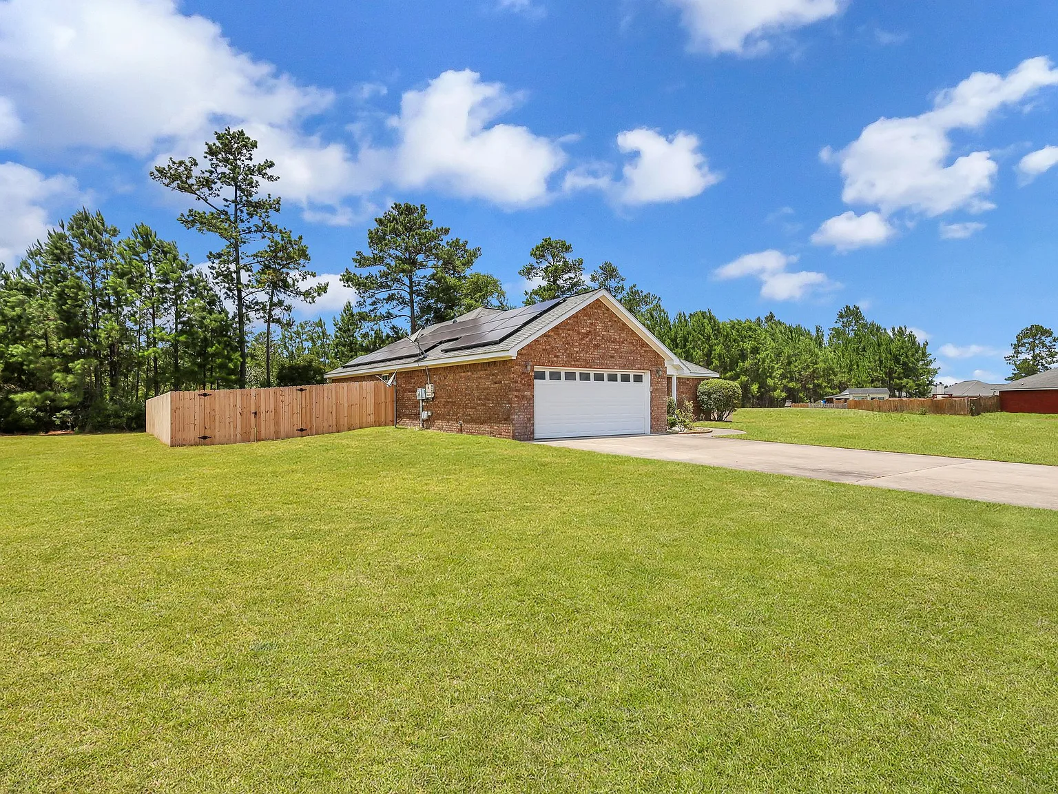 3 bed, 1894 sqft, $2,050 — Photo 3