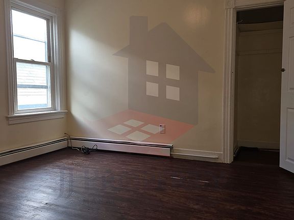 4th image of 129 Magill St