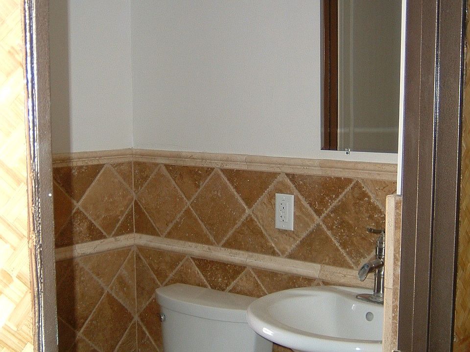 2nd image of 2472 Miracle Mile