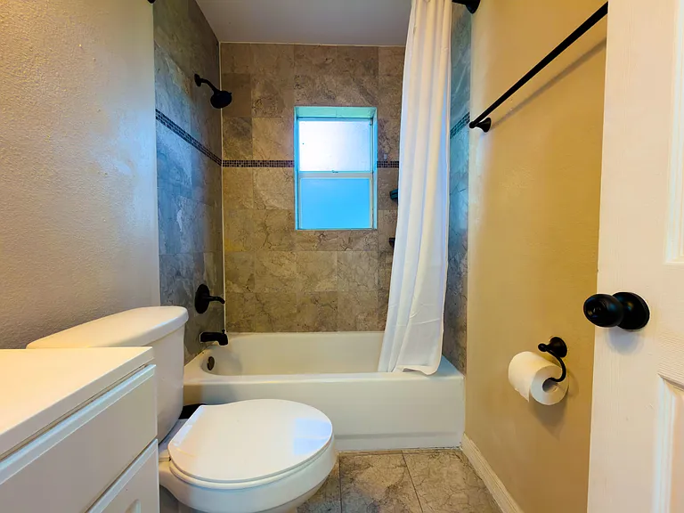 409 Grant St — Photo 11