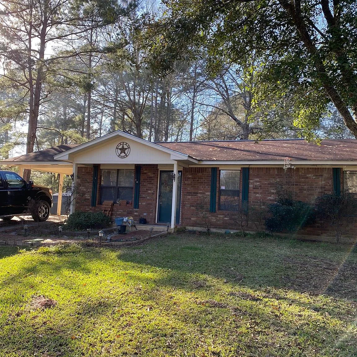 3 bed, 1.0 bath, 1162 sqft, $1,350 — Photo 1