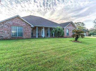 2060 Dovefield Dr, Pensacola, FL 32534