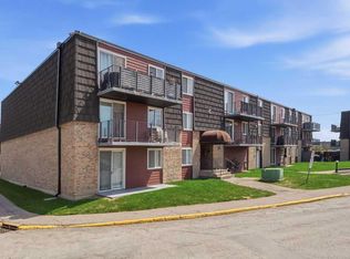 80 E Galbraith Dr SW #8C, Calgary, AB T3E 3H2