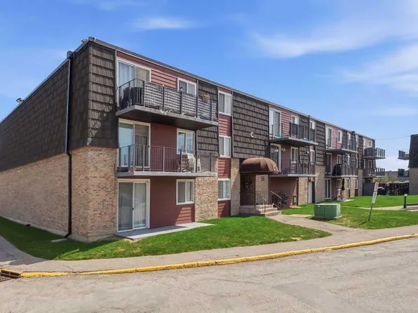 80 E Galbraith Dr SW #8C, Calgary, AB T3E 3H2