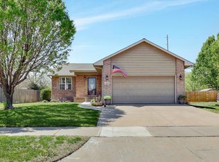 849 S Sunset Cir, Andover, KS 67002