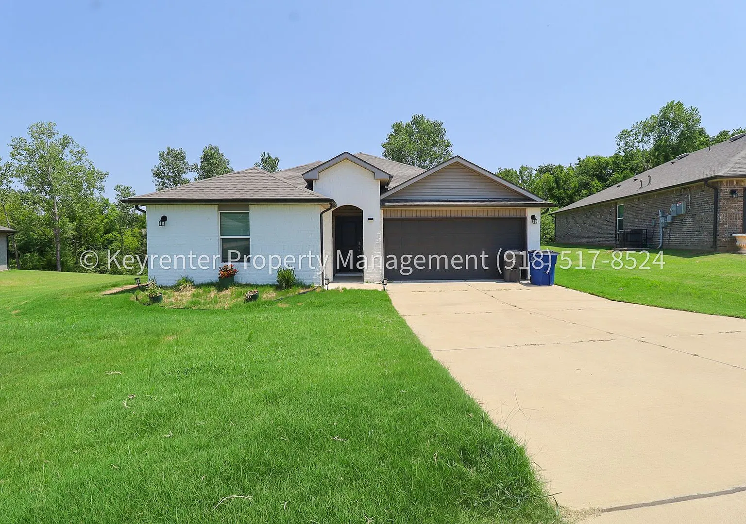 Beautifully Updated 4Bed/2Bath Home, Backs Up to Greenbelt! — Photo 2