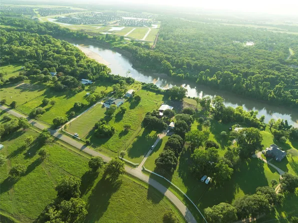 2211 Riverview Dr, Richmond, TX 77469