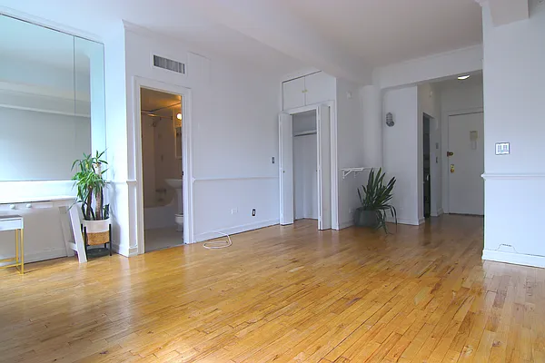 Rented by Compass | media 9