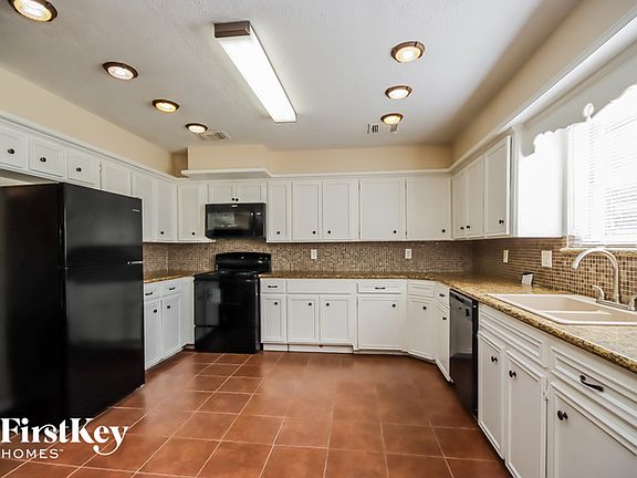 5th image of 12811 Cloverwood Dr