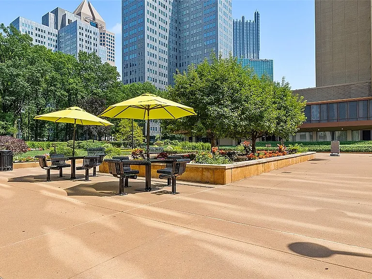320 Fort Duquesne Blvd #10B — Photo 22