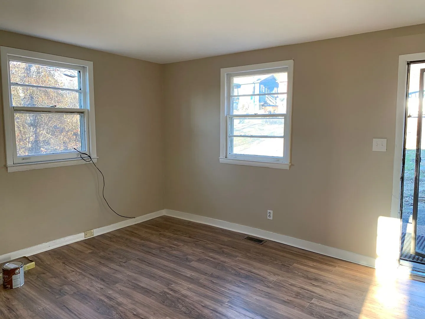 Cozy 2 bedroom, 1 bath with large yard — Photo 2