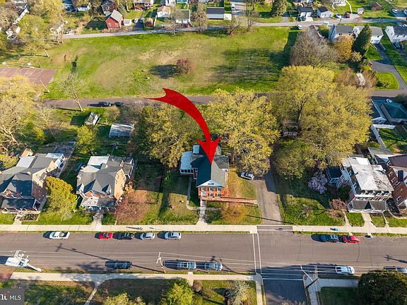 2nd image of 270 Broad St