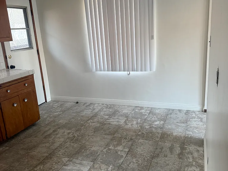 544 W Vesta St — Photo 9