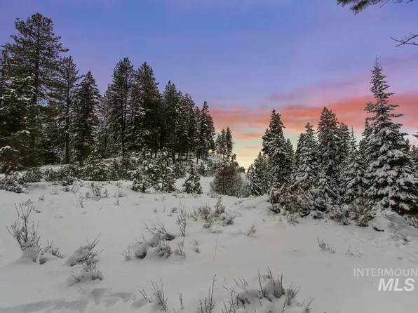 16 Sarah Way, Cascade, ID 83611