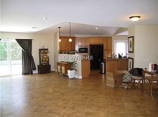 4th image of 3669 Seneca Cir