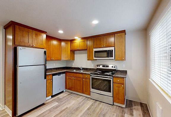 4th image of 2301 S 74th St #6