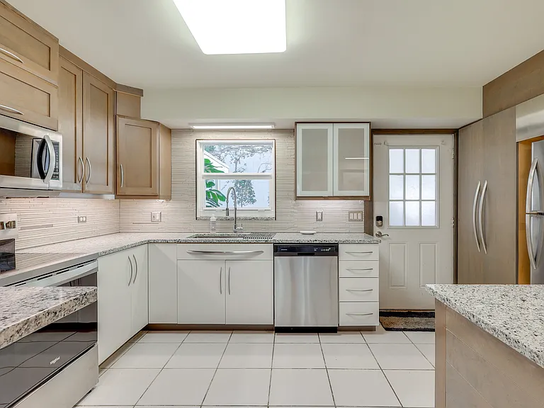 2927 W Santiago St — Photo 4