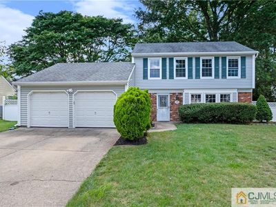 20 Firethorn Dr, Edison, NJ, 08820