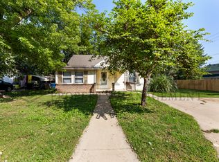 208 W 5th St, Haven, KS 67543