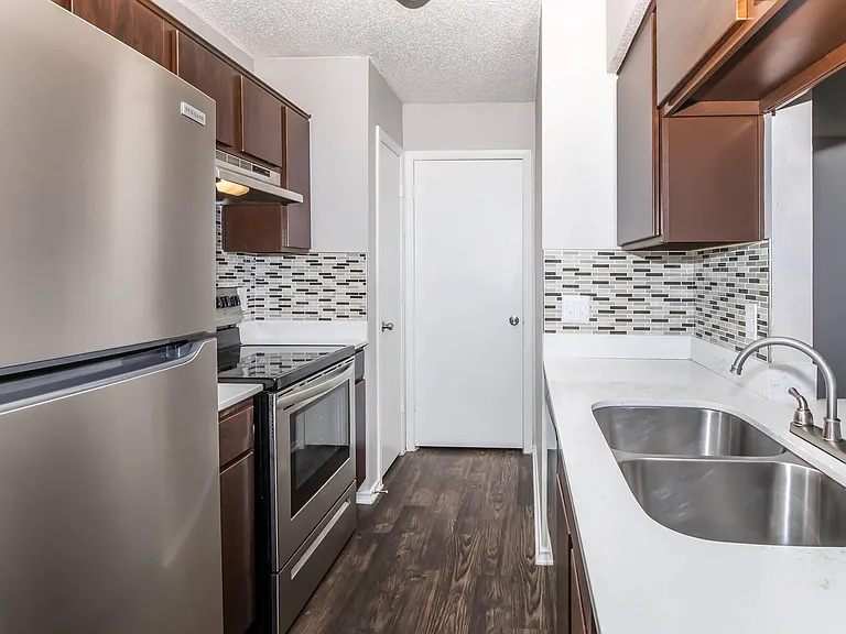 Eagle's Point Apartments — Photo 63