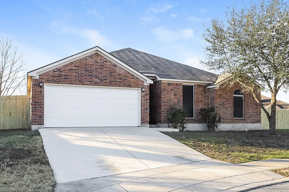 3 bed, 2.0 bath, 1747 sqft, $1,890 — Photo 2