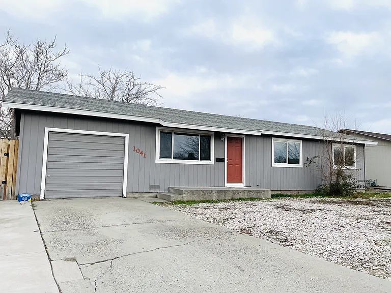 1041 Warwick Ave — Photo 1