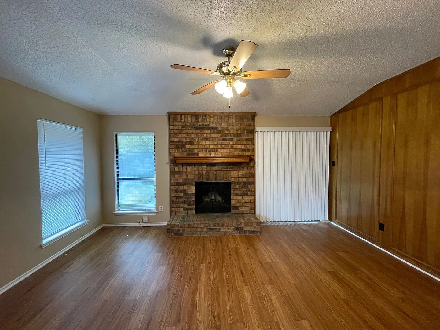 5606 Congressional Dr, Arlington, TX 76018 — Photo 2