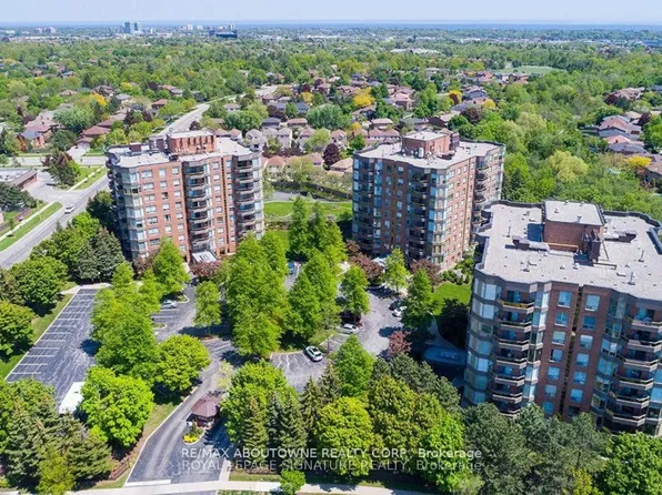 1905 Pilgrims Way #805, Oakville, ON L6M 2X2
