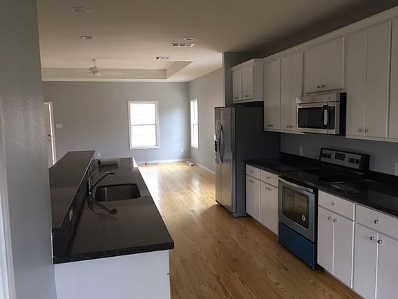 3rd image of 1520 Tanglewood Cir