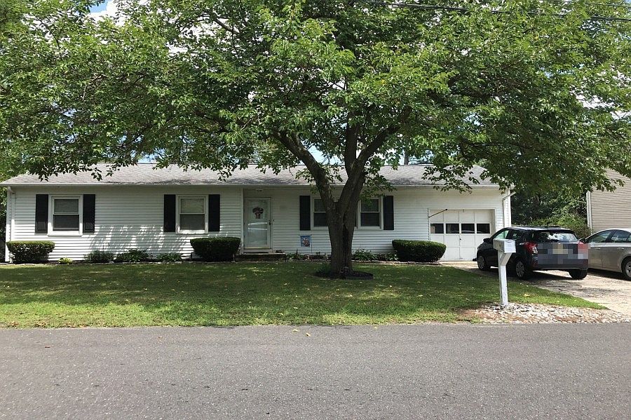1st image of 401 Hudson Dr