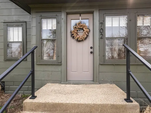 702 N Elm St, Three Oaks, MI 49128