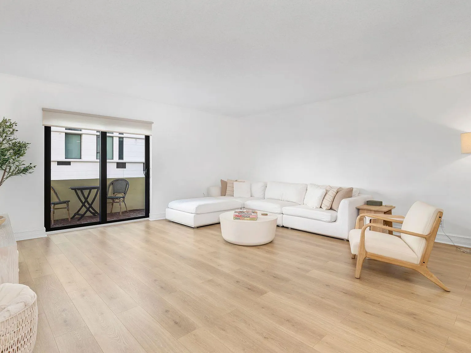 2 bed, 2.0 bath, 1115 sqft, $4,500 — Photo 3