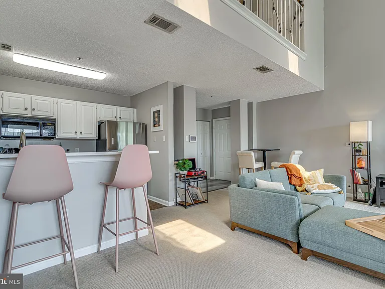 273 S Pickett St #401 — Photo 7
