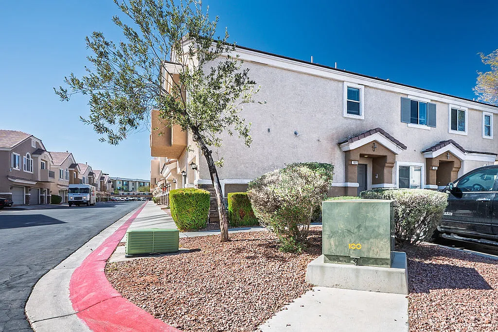 2 bed, 1189 sqft, $1,650 — Photo 1
