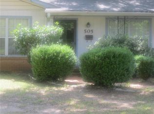 505 Gardner Dr, Palestine, TX