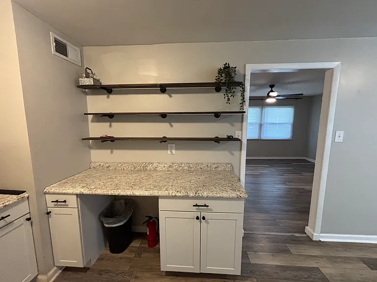 1711 Sarasota Ct — Photo 6